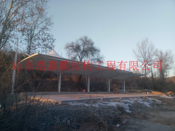 河北磬垂峰停车区充电桩